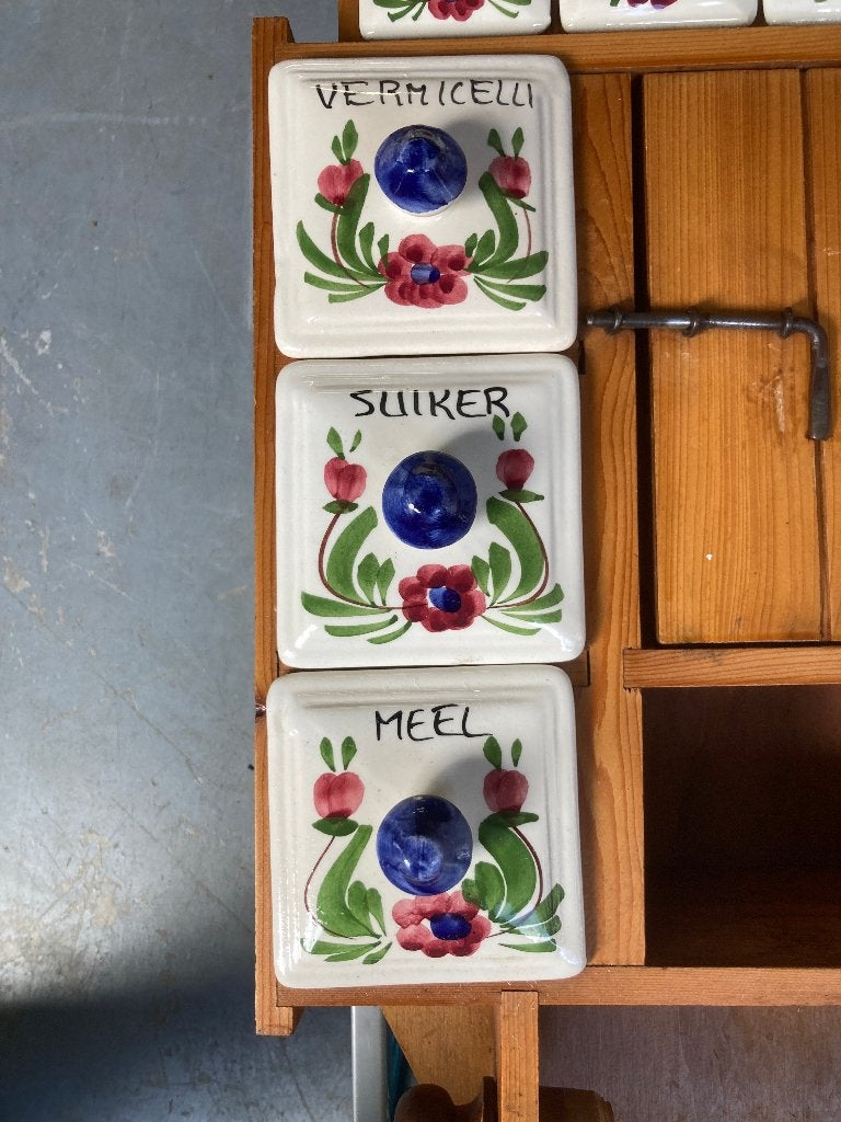T.K. Grenen kruidenkast met porseleinen bakjes, Ophalen