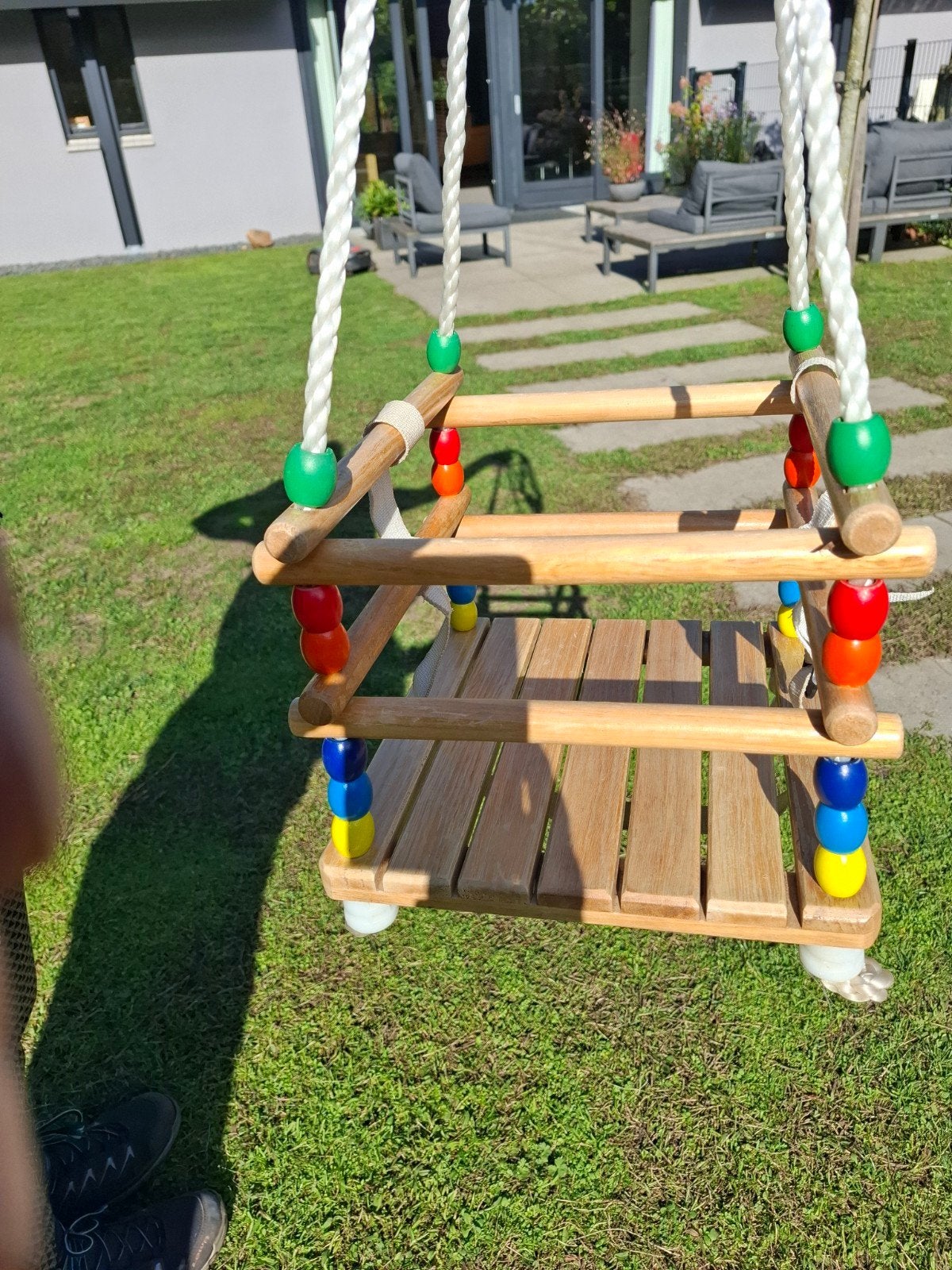 Houten babyschommel met rugleuning en veiligheidsriem, Ophalen of Verzenden, Zo goed als nieuw, Schommel