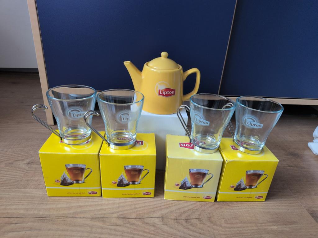 Lipton theepot en 4 theeglazen - Zo goed als nieuw, Ophalen of Verzenden, Zo goed als nieuw, Glas of Glazen