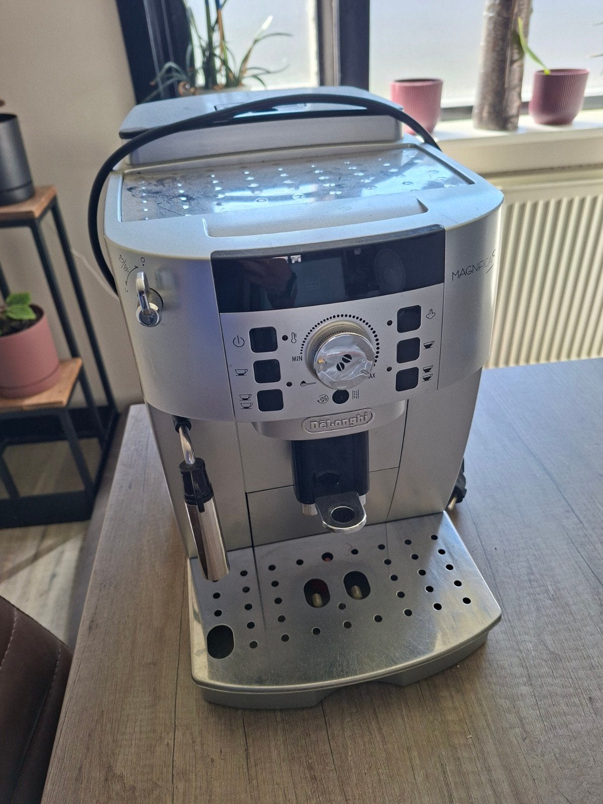 DeLonghi Magnifica S ECAM 22.110B - Defect, Ophalen, Espresso apparaat, Niet werkend, Afneembaar waterreservoir