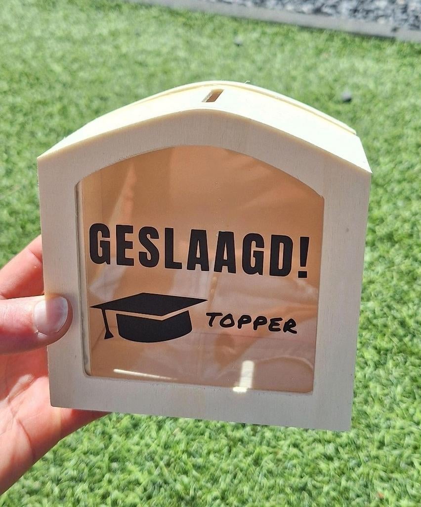 Cadeau geslaagd examen spaarpot, Ophalen of Verzenden, Nieuw, Feestartikel, Overige