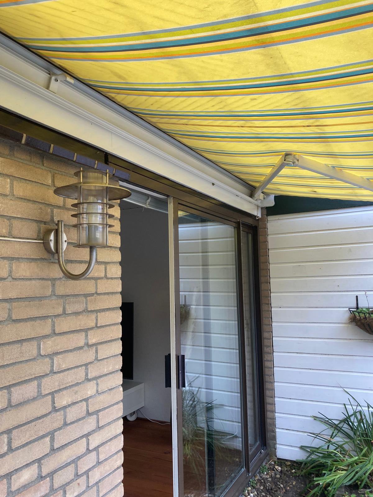 Zonnescherm met knikarm, Tuin en Terras, Zonneschermen, Zo goed als nieuw, Knikarmscherm, 150 tot 300 cm, 250 cm tot 450 cm, Elektrisch