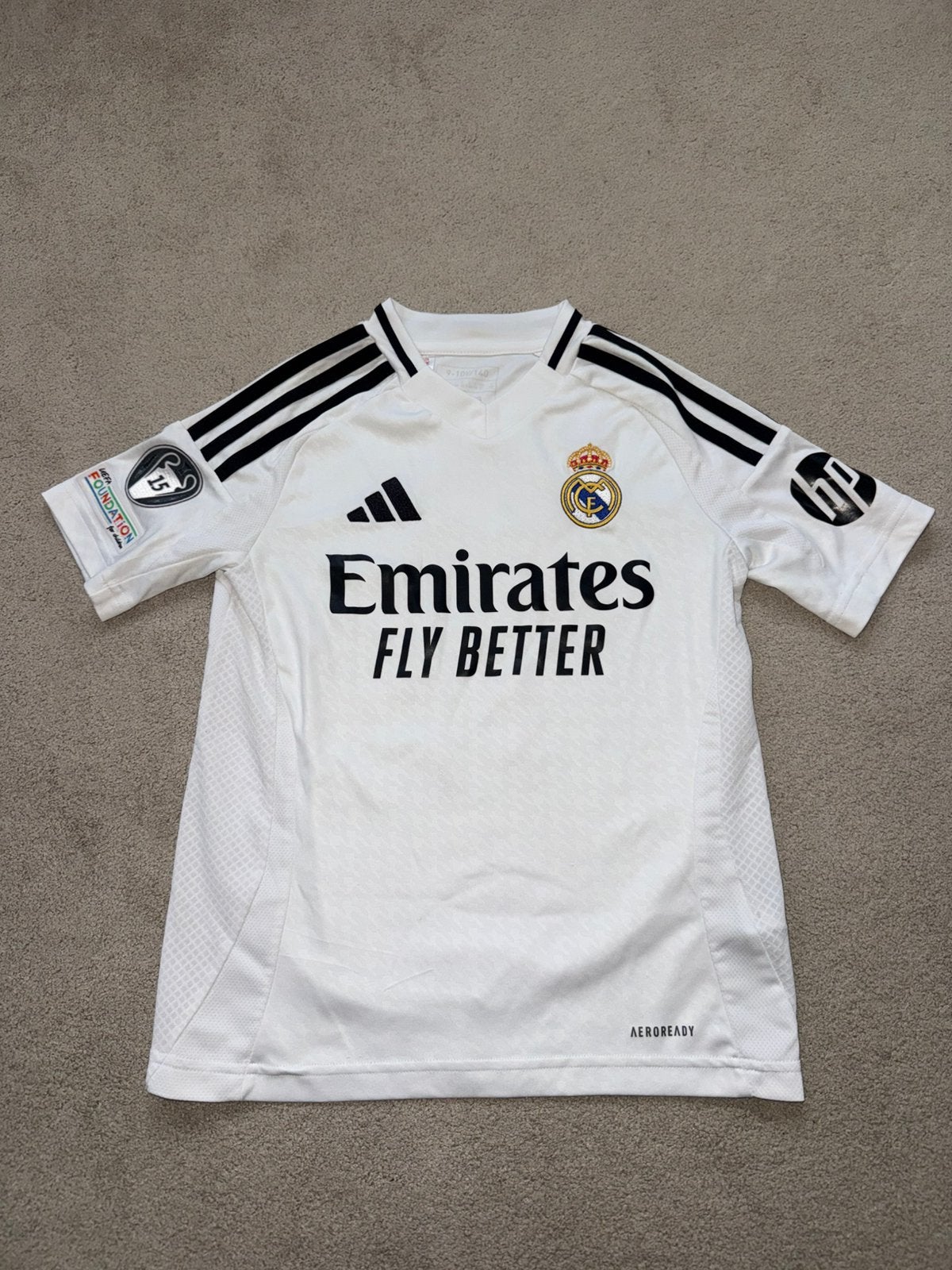 Adidas real madrid trainingsbroek en tshirt, Ophalen of Verzenden, Zo goed als nieuw, Jongen of Meisje, Sport- of Zwemkleding