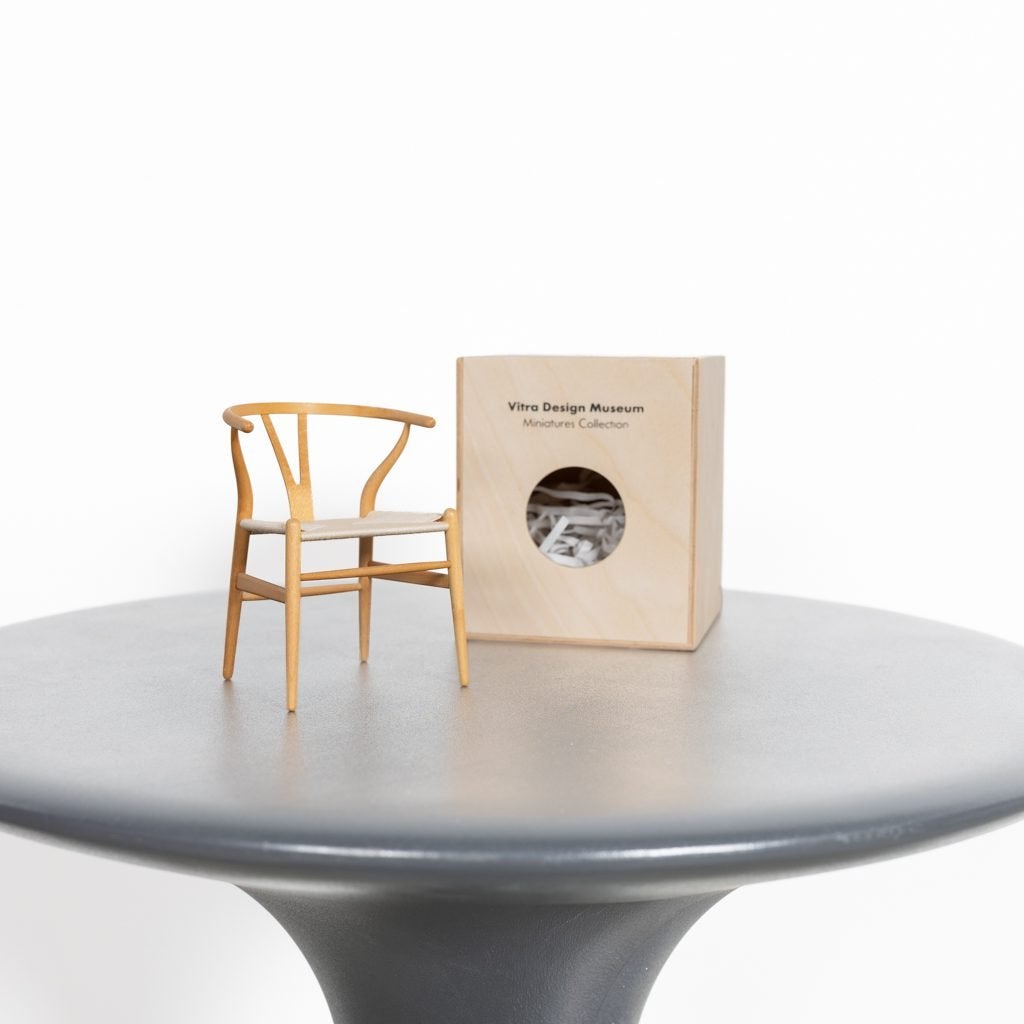 Vitra Miniatuur Y-Chair Stoel Hout/Vlechtwerk, Niet ingevuld, Zo goed als nieuw, Niet ingevuld, Niet ingevuld