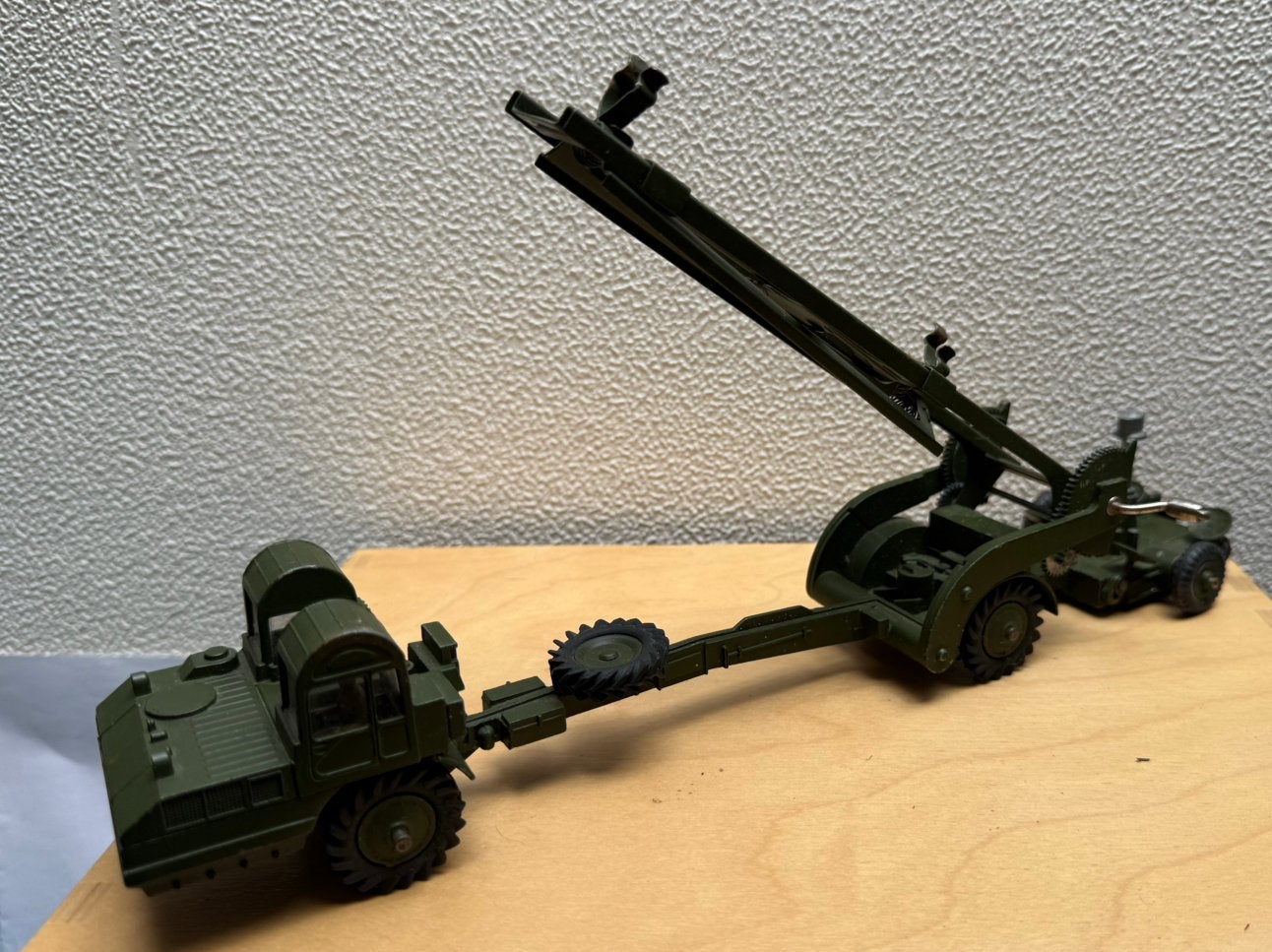 Dinky Toys 666 Missile erecting vehicle, Ophalen of Verzenden, Zo goed als nieuw, Bus of Vrachtwagen, Dinky Toys
