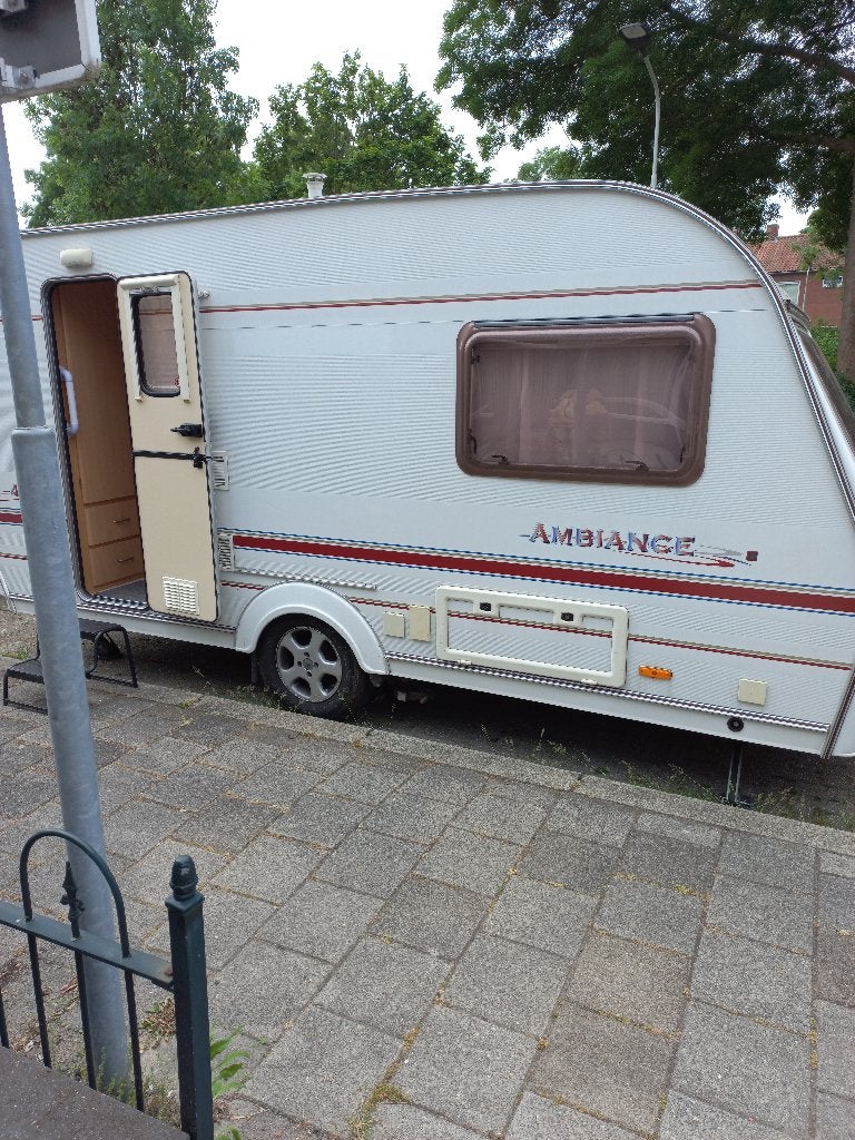 caravan Hylander 410 Ambiance + mover en voortent uit 2003, Caravans en Kamperen, Caravans, Standaardzit, 2 aparte bedden, Tot en met 2