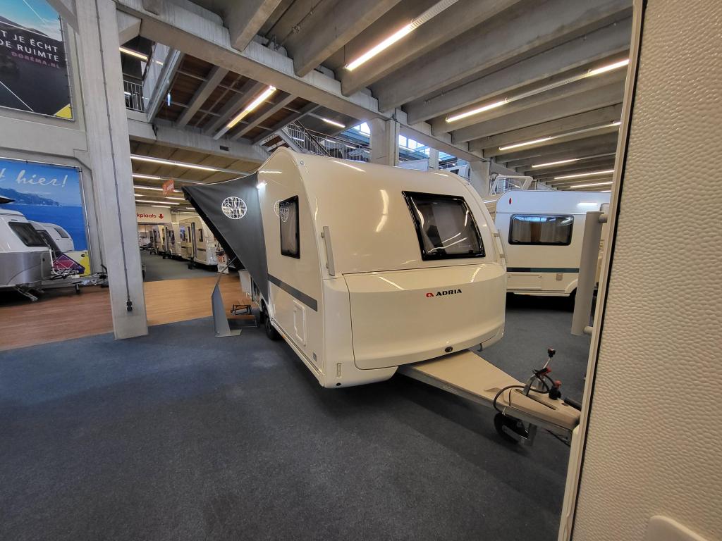 Adria Altea 402 PH; geheel rijklaar, Tot en met 2, Bedrijf, Treinzit, Schokbreker