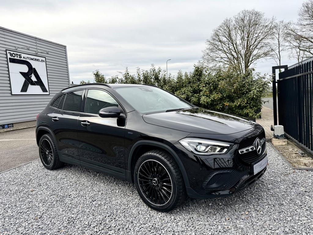 Mercedes-Benz GLA 250e Luxury LED|Camera|Sfeer|Leer Zwart, Auto's, Parkeerassistent, Gebruikt, Met garantie (alle), Leder en Stof