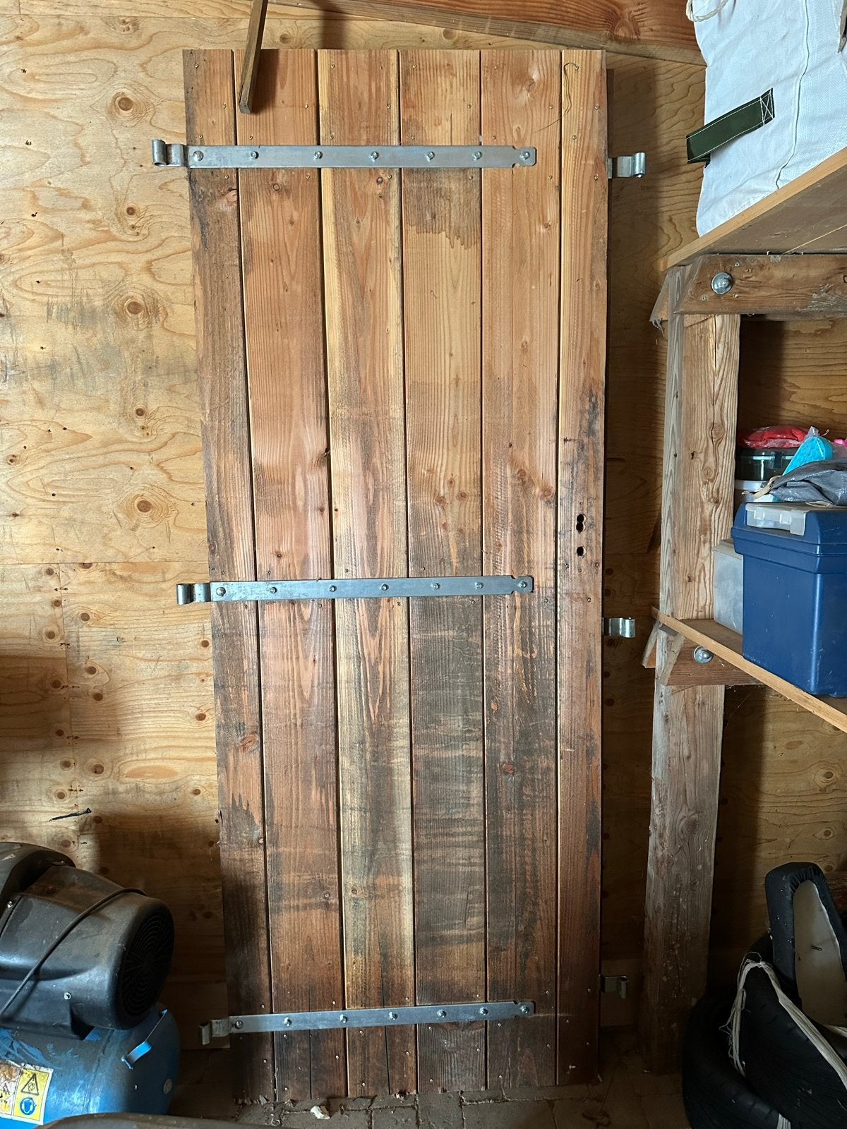 Robuuste houten deuren met metalen scharnieren, Ophalen, Gebruikt, 80 tot 100 cm, 215 cm of meer