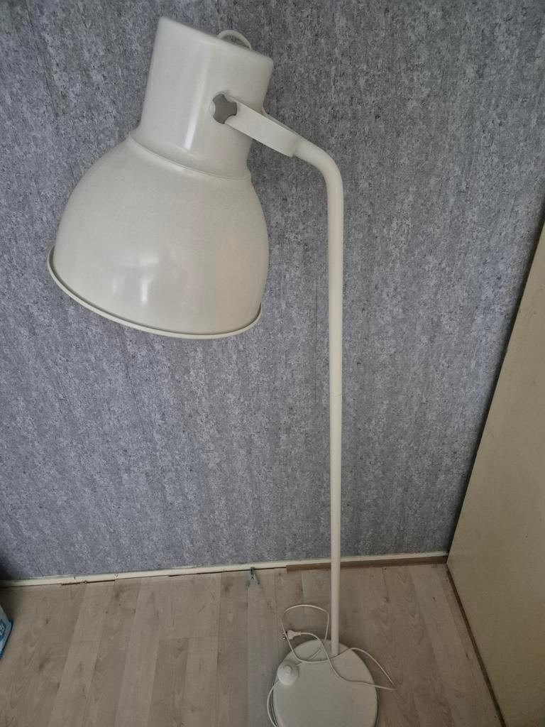 IKEA Vloerlamp - Wit, Verstelbaar, Ophalen, Gebruikt, Modern, Industrieel, 100 tot 150 cm