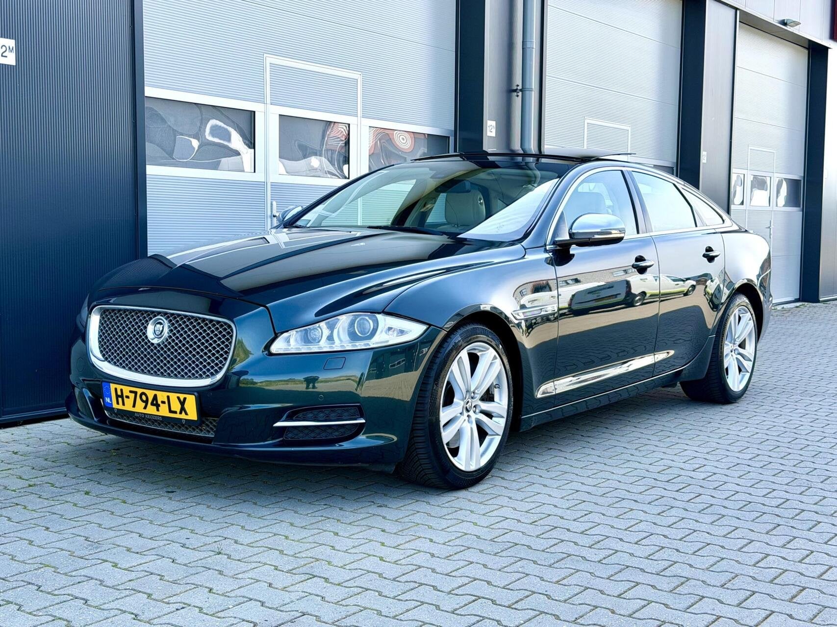 Jaguar XJ 3.0 V6 SC AWD Portfolio | Pano | British Racing Gr, Auto's, Jaguar, Automaat, Euro 5, Gebruikt, 2995 cc