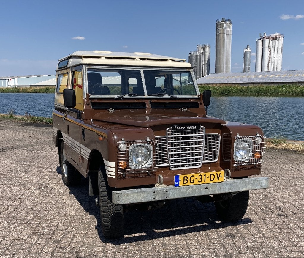 Land Rover Series III 88” County bouwjaar 1983, Auto's, Oldtimers, Land Rover, Zwart, Bruin, 2300 cc