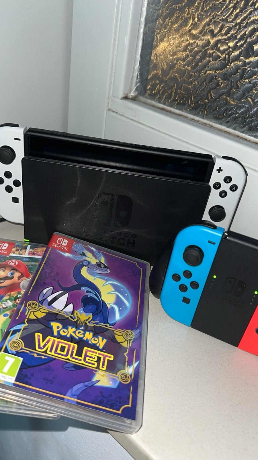 Nintendo Switch Inclusief spellen en Witte controllers, Spelcomputers en Games, Spelcomputers | Nintendo Switch, Ophalen of Verzenden