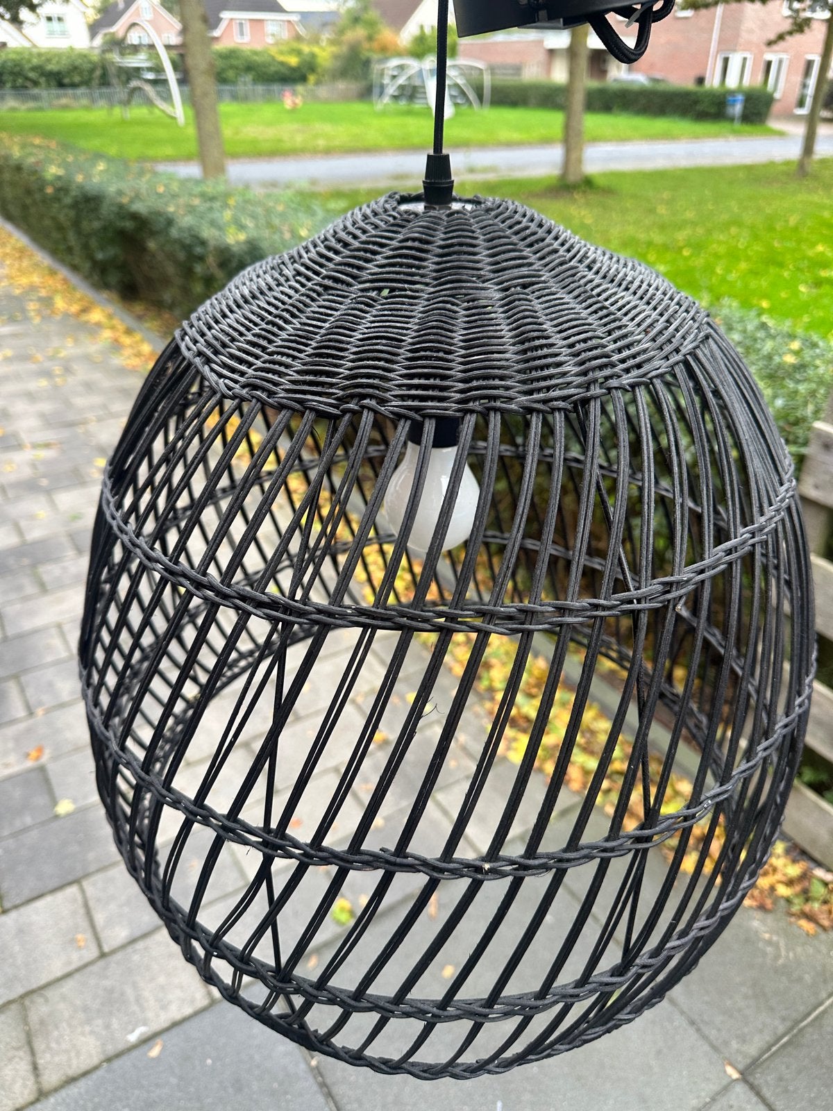 Zwarte rotan hanglamp, Ophalen, Zo goed als nieuw, Natuurlijk materiaal, E27 (groot)