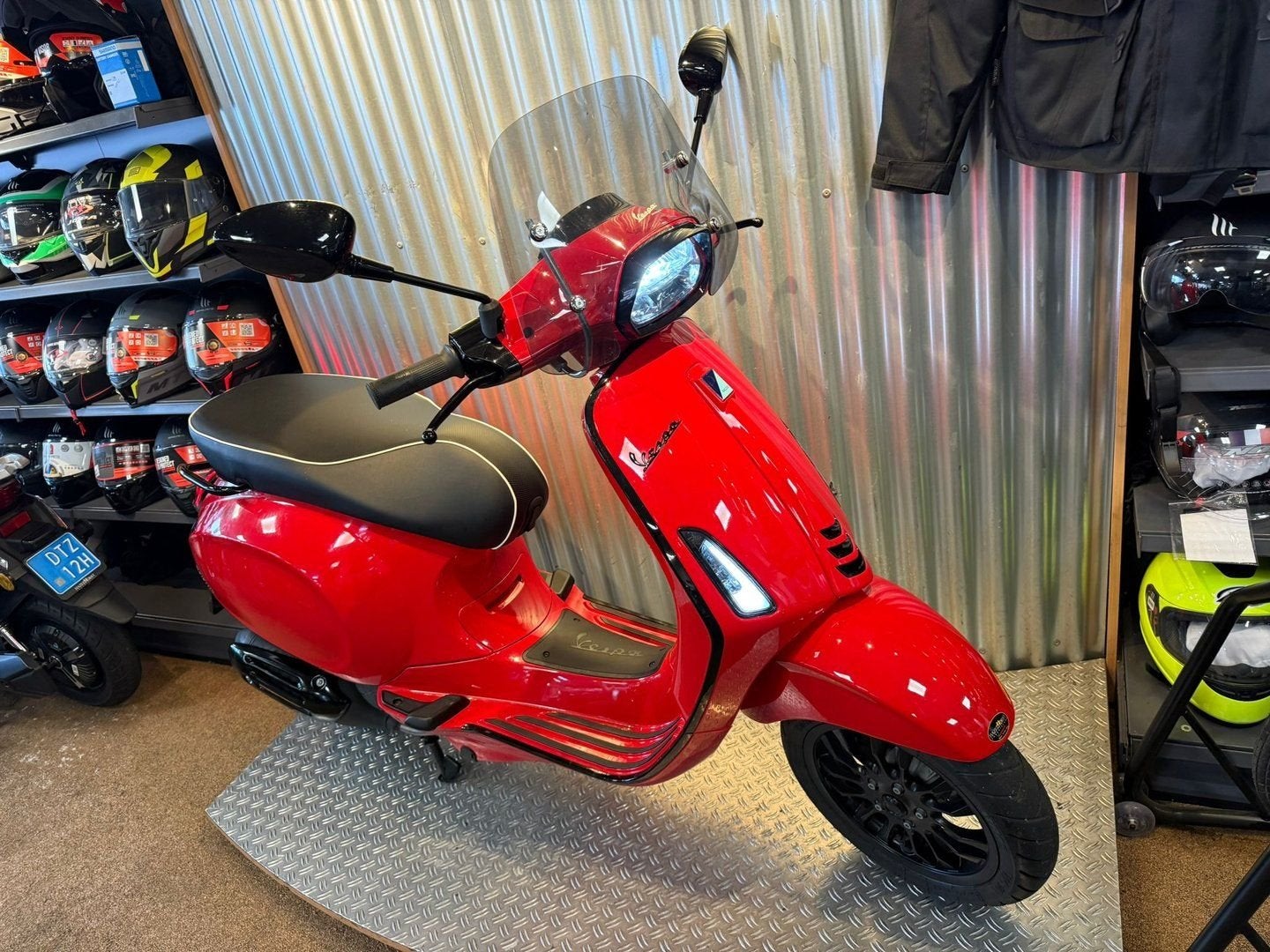 Vespa Sprint 45km (Demomodel!) (Aanbieding 5999,- naar 4999,, Fietsen en Brommers, -, Maximaal 45 km/u, -, Vespa S