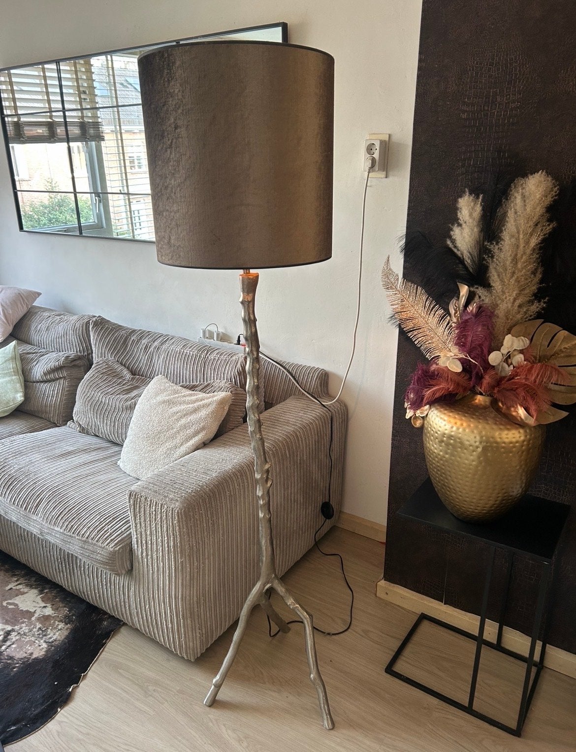 Stijlvolle vloerlamp met stoffen kap en boomstamvoet, Huis en Inrichting, Ophalen, E27 (groot), Zo goed als nieuw, 150 tot 200 cm