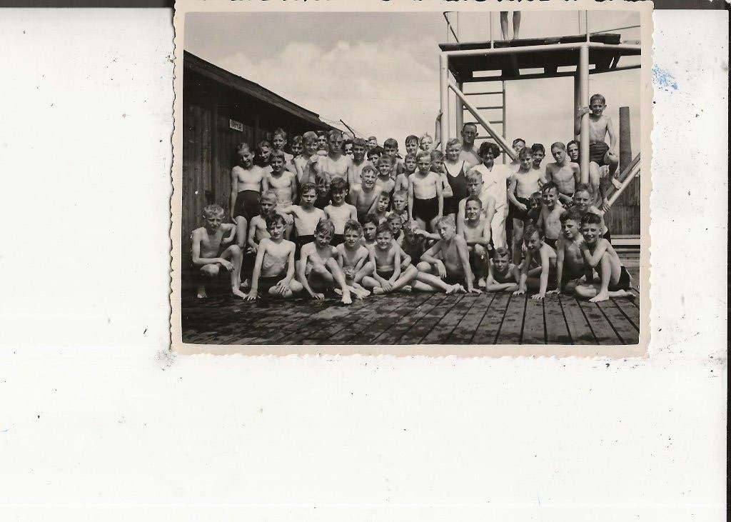 s Gravenzande Jeugdige zwemmers bij springplank buitenbad, Verzamelen, Ansichtkaarten | Nederland, Ophalen of Verzenden, Ongelopen