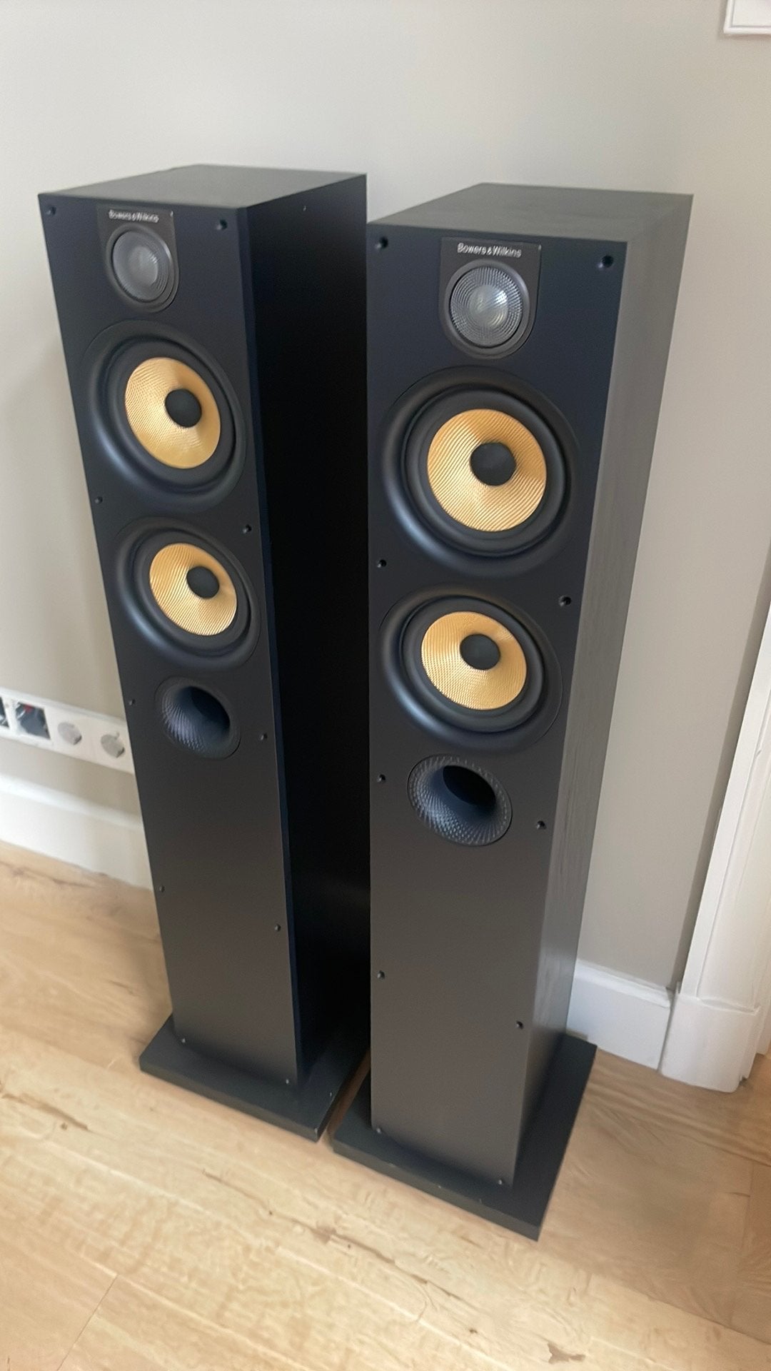 2x Bowers&Wilkins 684 S2