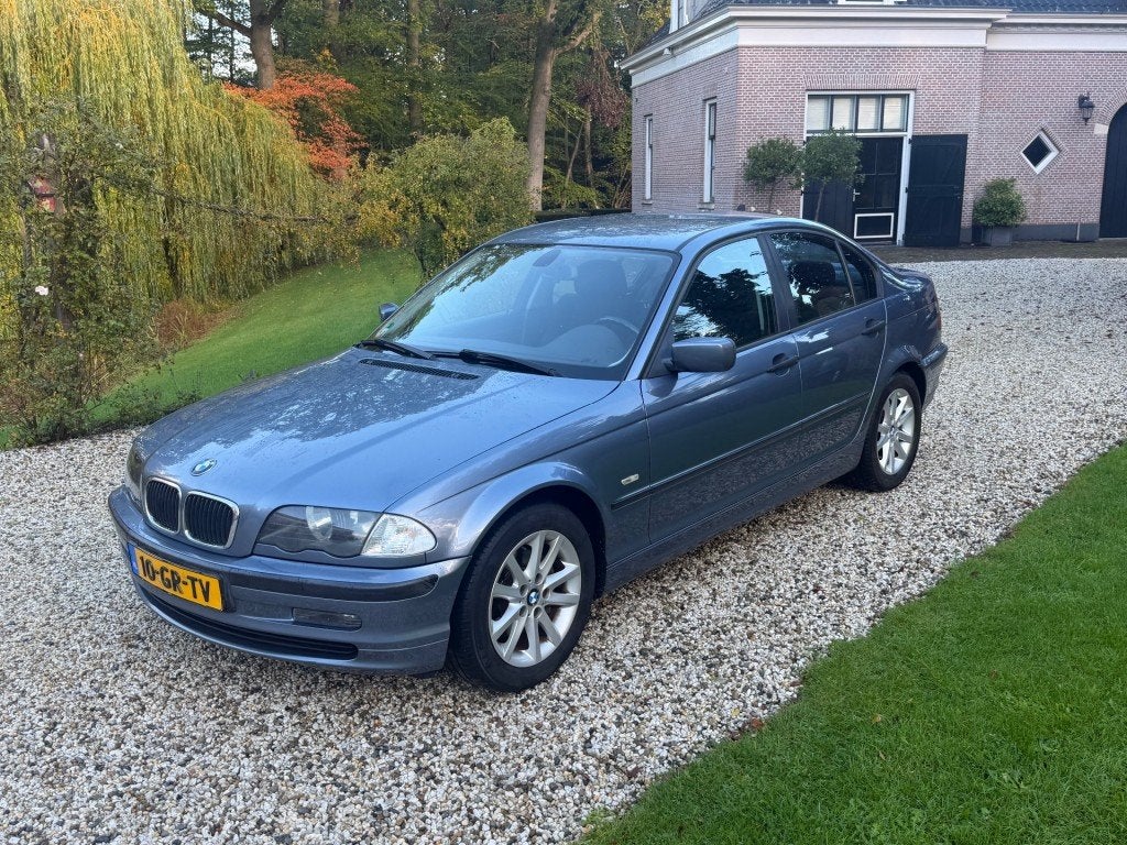 Bmw 3-SERIE 318i Executive Automaat NL-auto Airco - Trekhaak, Auto's, Automaat, Achterwielaandrijving, Gebruikt, 4 cilinders