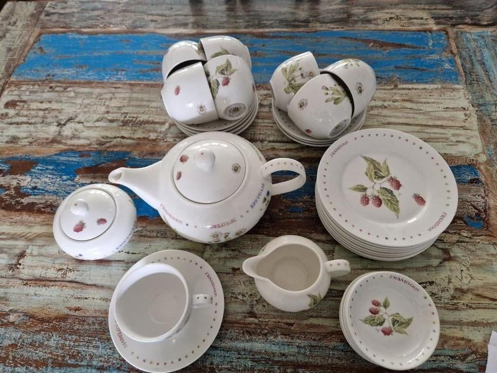 25 delig Marjolein Bastin theeservies "Wildfowers", Huis en Inrichting, Keuken | Servies, Ophalen of Verzenden, Zo goed als nieuw
