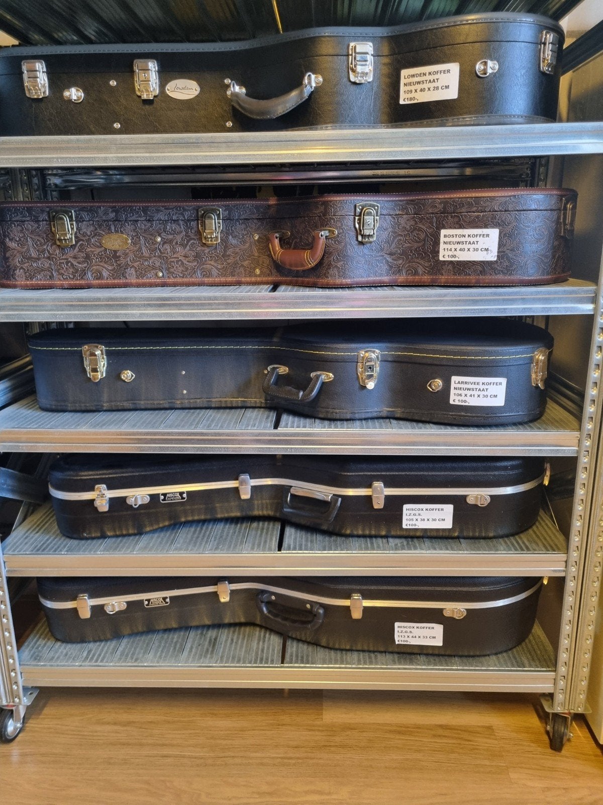 Gitaarkoffers voor staalsnarige akoestische gitaren, Muziek en Instrumenten, Behuizingen en Koffers, Ophalen, Zo goed als nieuw