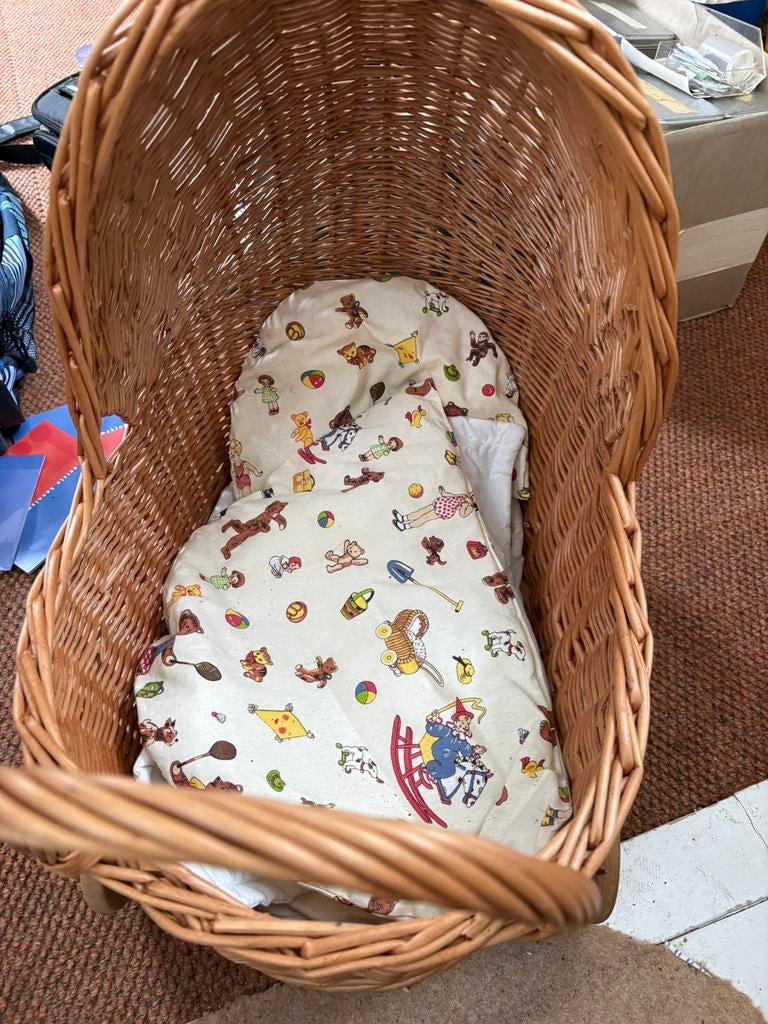 Mooie  rieten poppen wagen, Ophalen, Zo goed als nieuw, Babypop