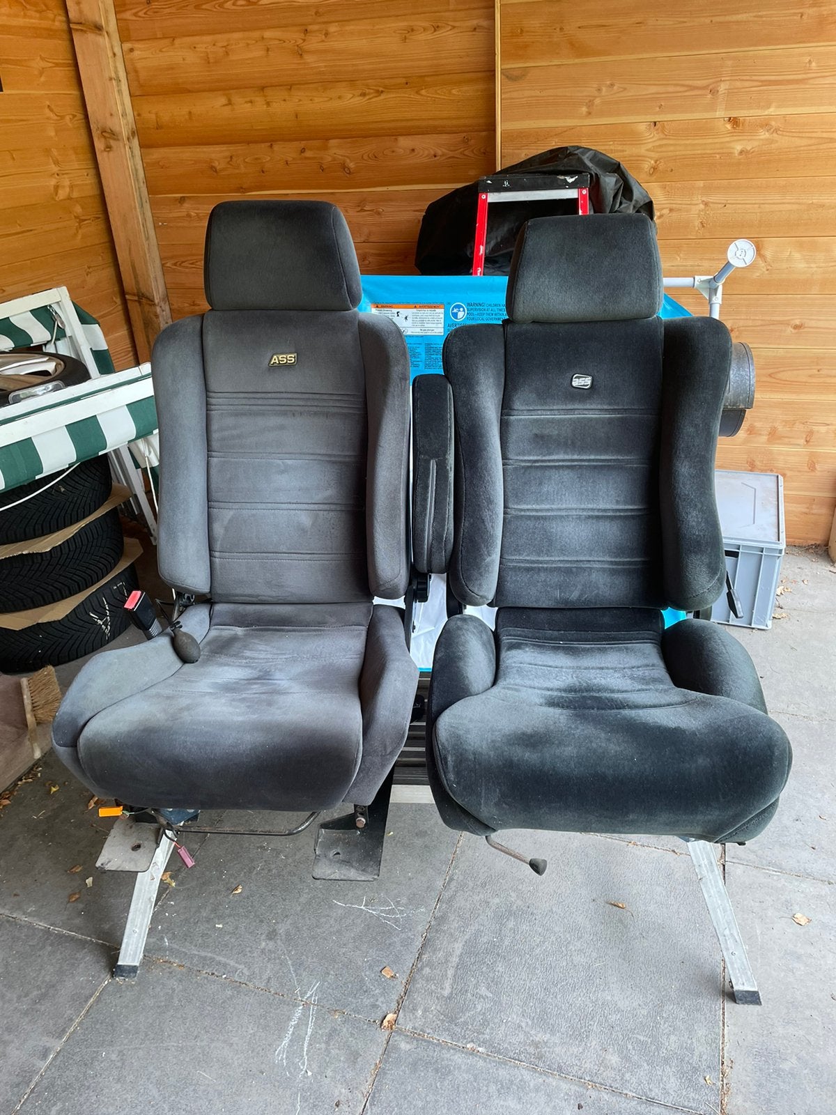 Ass stoelen, Ophalen