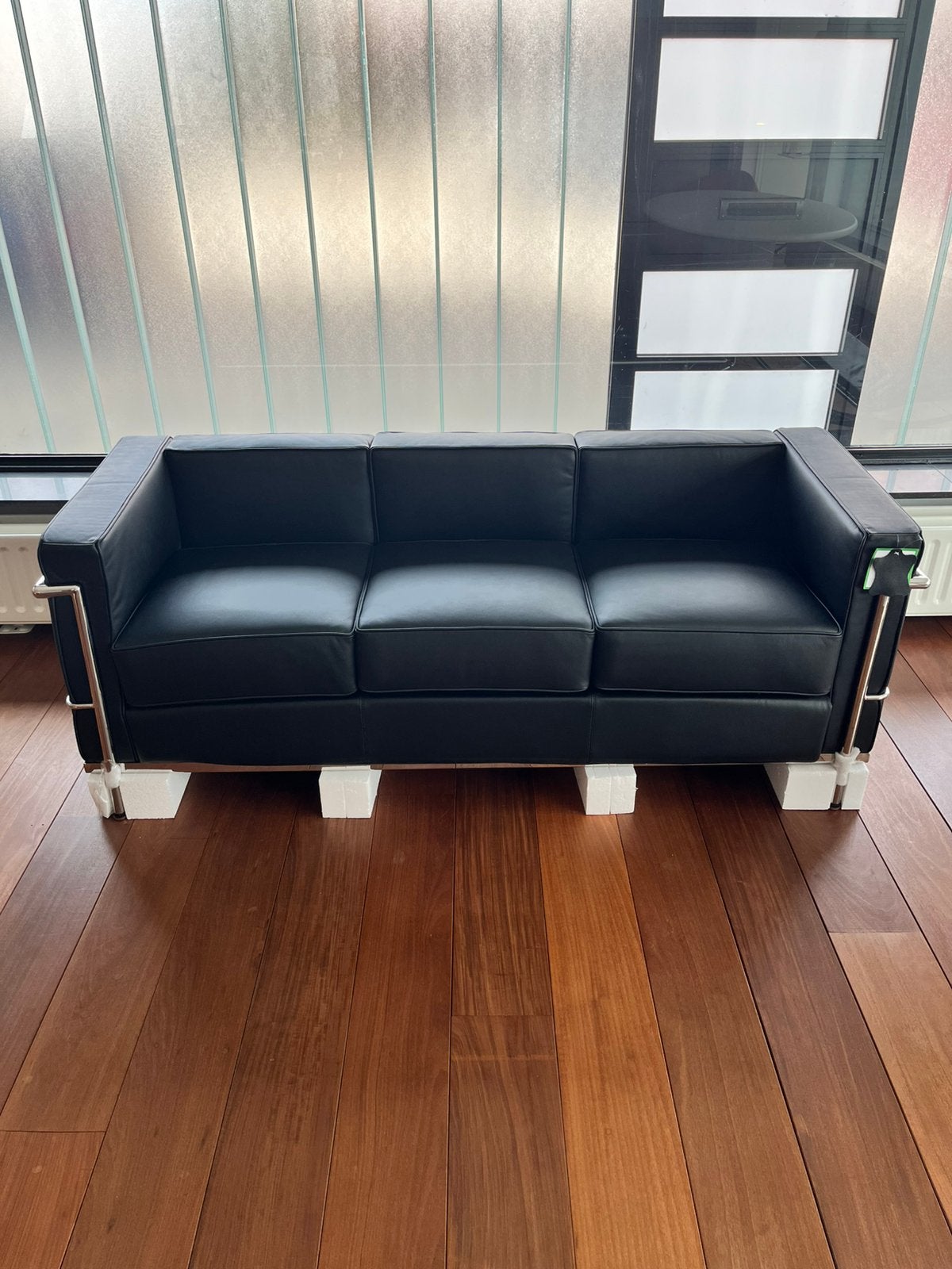 LC2 Stijl 3-zitsbank - Zwart - Nieuw - Le Corbusier design, Minder dan 75 cm, 150 tot 200 cm, Ophalen of Verzenden, Rechte bank