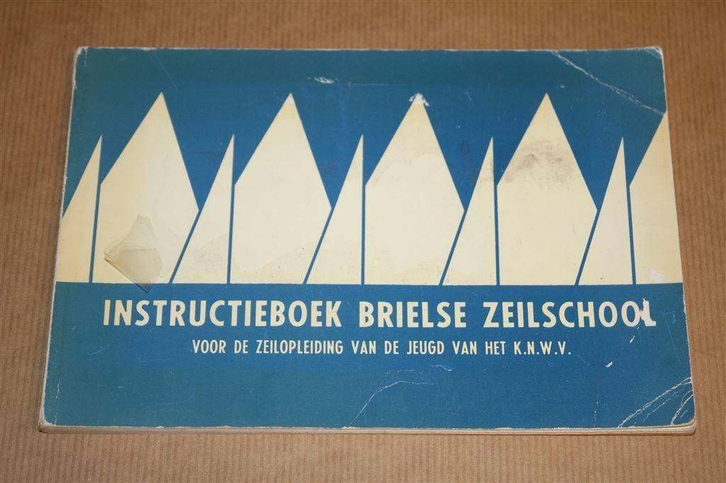 Instruktieboek Brielse Zeilschool - 1971, Ophalen of Verzenden, Gelezen, Overige onderwerpen