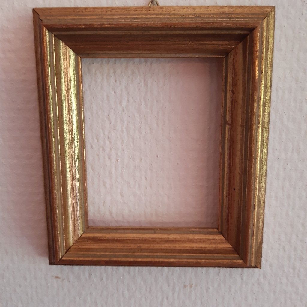Vintage houten fotolijstje 13x11,5 cm. Goudkleurig., Audio, Tv en Foto, Fotografie | Fotolijsten, Gebruikt, Hout, Standaard fotolijst