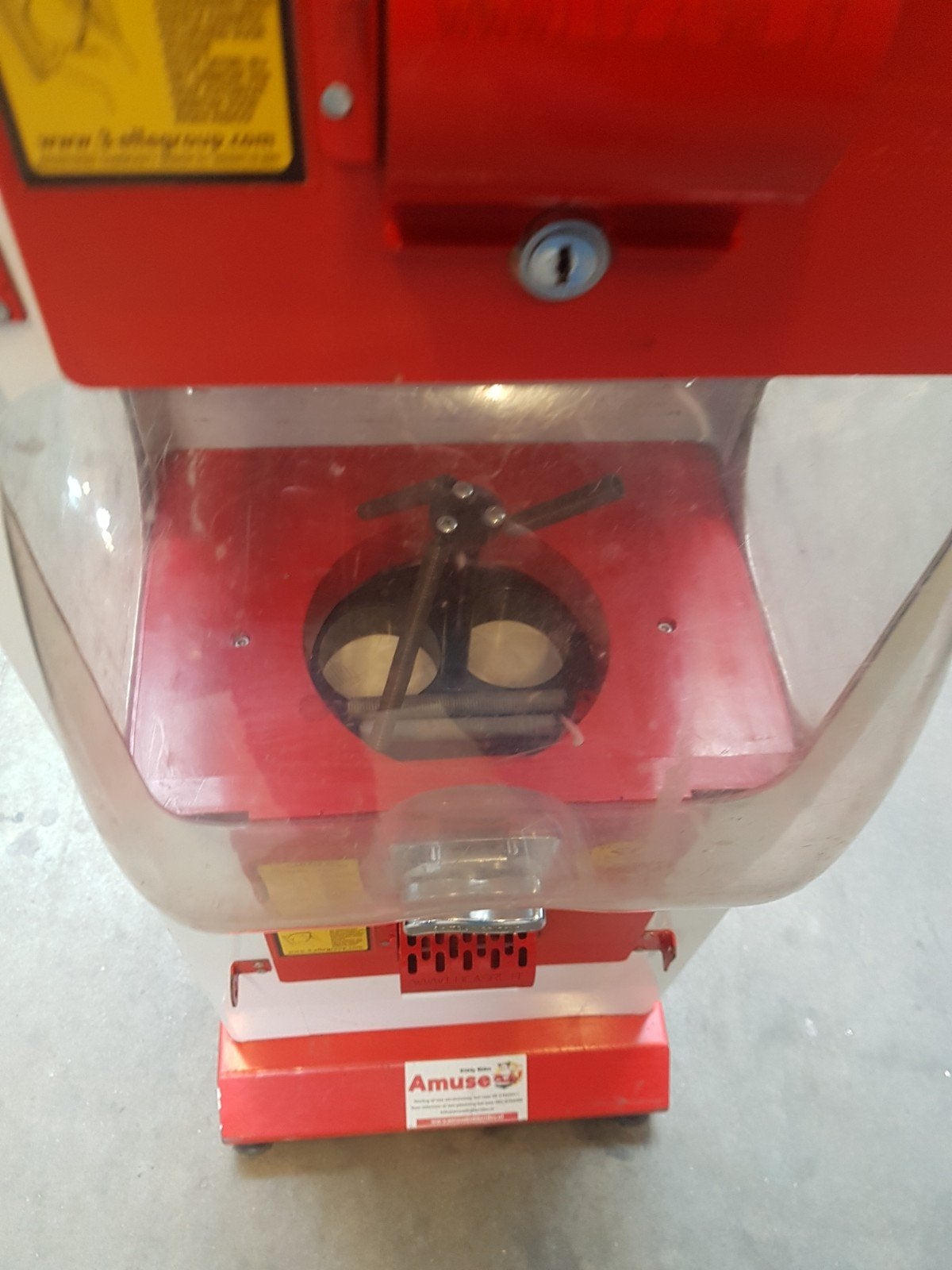 Dubbel capsule automaten, Ophalen