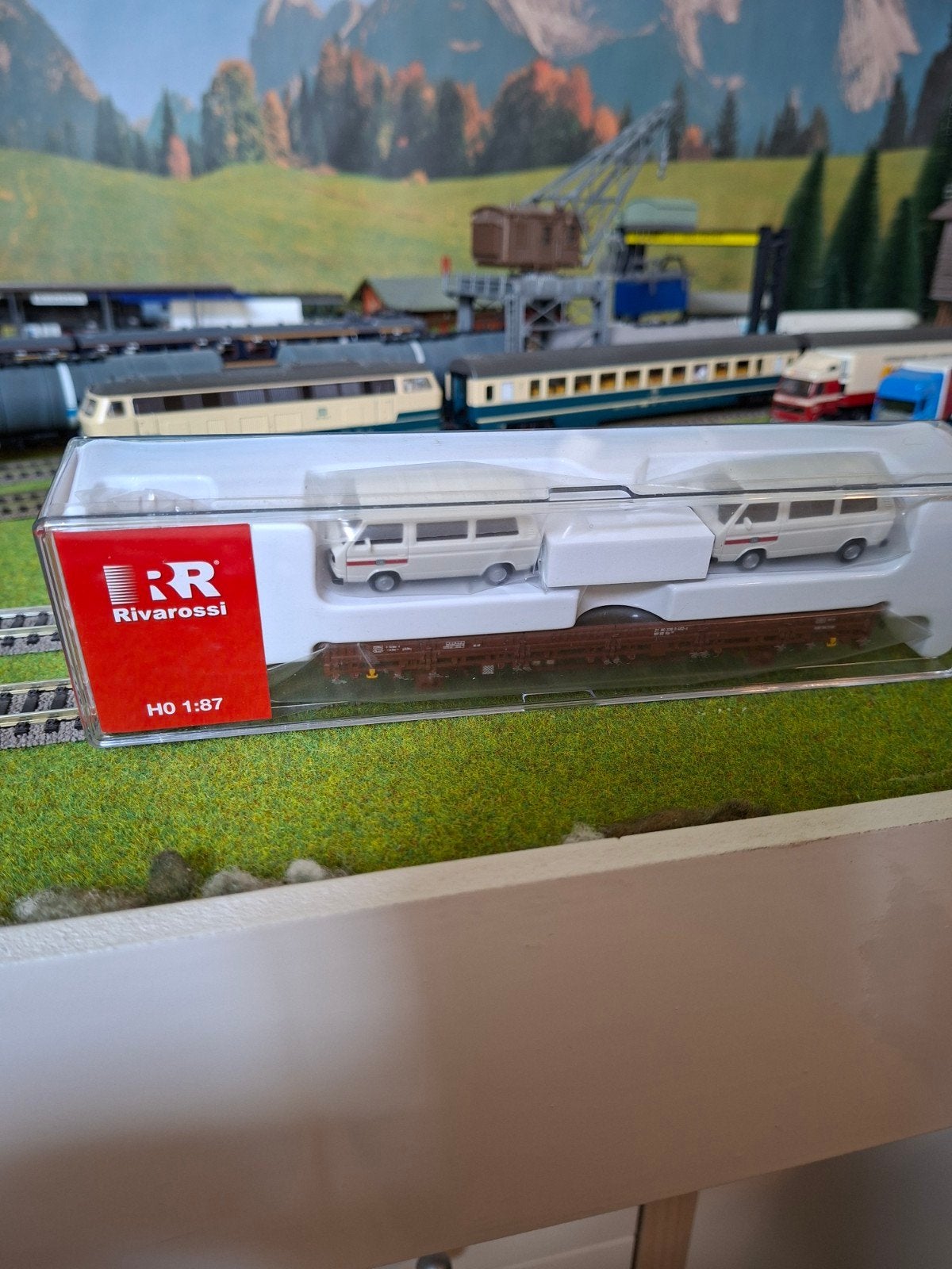 Rivarossi HR6458-1 platte wagen met 2 VW busjes H0, Ophalen of Verzenden, Nieuw, Gelijkstroom of Wisselstroom, Wagon