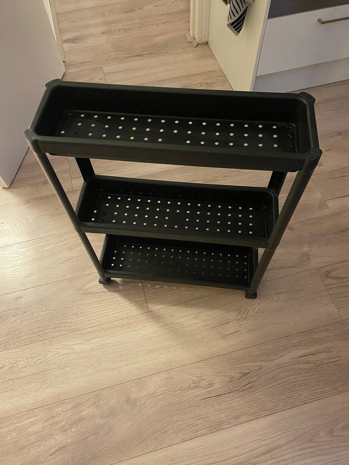 Black plastic stand, Ophalen, Zo goed als nieuw