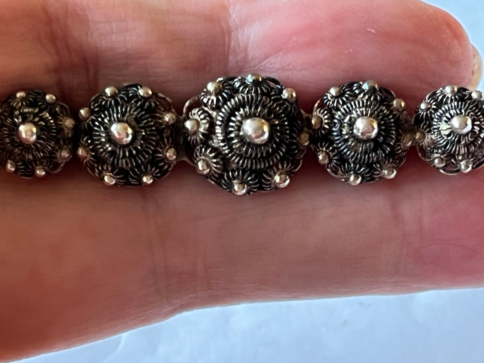 Fraaie zilveren Zeeuwse broche met 5 Zeeuwse knopen, 4 tot 7 cm, Verzenden, Zo goed als nieuw, Zilver