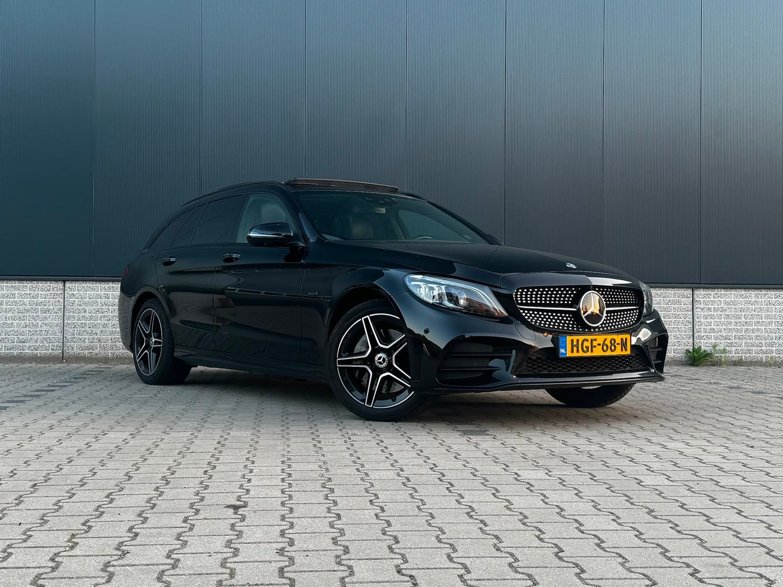Mercedes C300e AMG | Pano | Camera | Burmester | ACC, Auto's, Mercedes-Benz, Achterwielaandrijving, 1800 kg, Adaptive Cruise Control