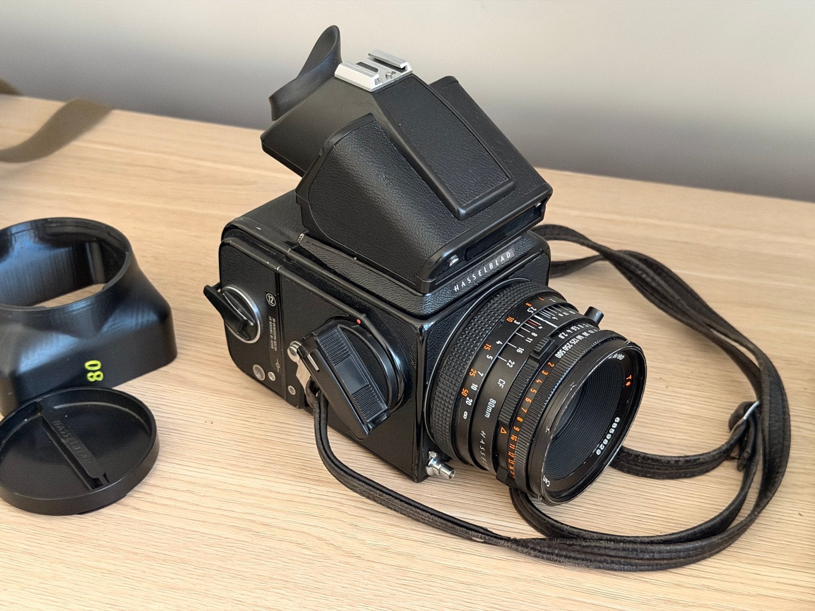 Hasselblad 500CM (Geserviced), Carl Zeiss 80mm 2.8 en PME-5, Ophalen of Verzenden, Gebruikt, Spiegelreflex, Overige Merken