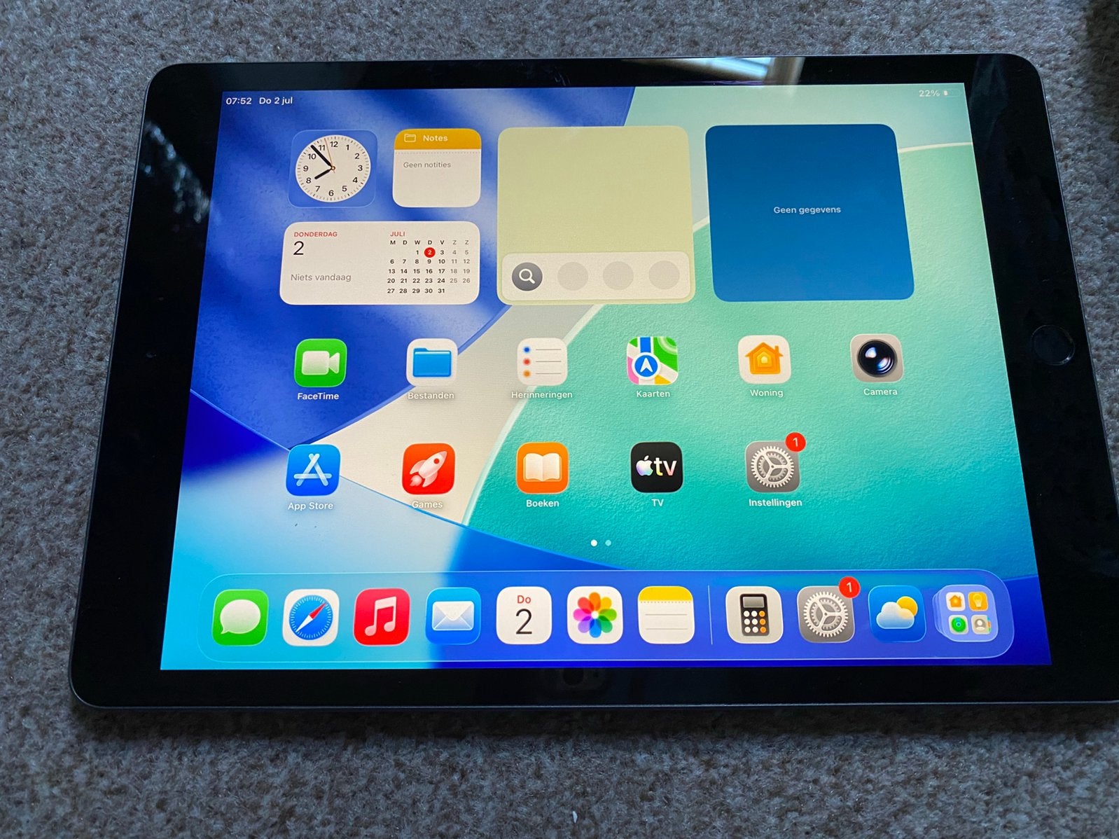 Apple iPad (8th generation) 32GB + Apple Smart Cover+ lader, Computers en Software, Apple iPads, Gebruikt, Apple iPad, 10 inch