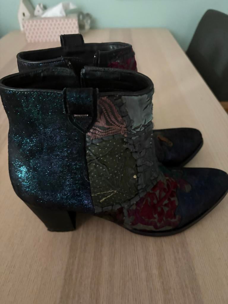 Lazamani Unieke Laarsjes Maat 43 - Gedragen met Karakter, Kleding | Dames, Schoenen, Ophalen of Verzenden, Gedragen, Zwart, Lage of Enkellaarzen