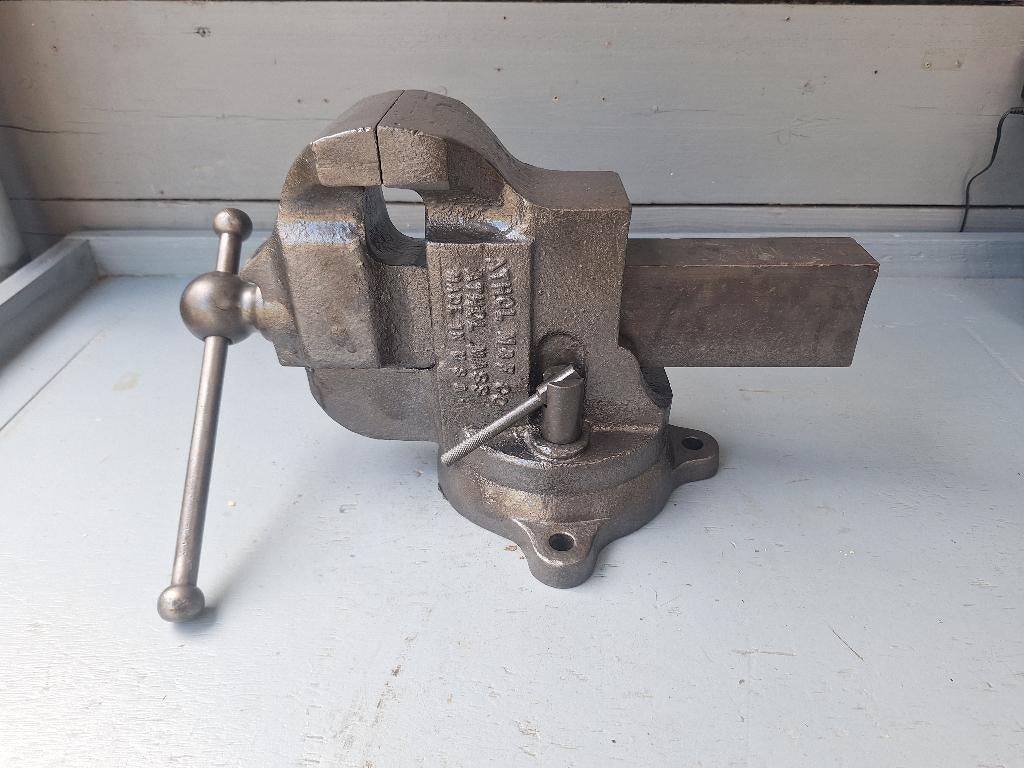 Athol 624 bankschroef bekbreedte 100mm 24kg, Doe-het-zelf en Verbouw, Gereedschap | Handgereedschap, Ophalen, Gebruikt
