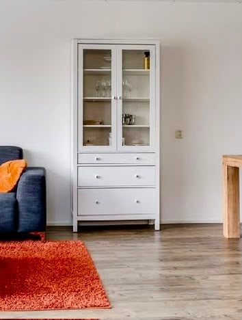 IKEA HEMNES vitrinekast / servieskast met 3 lades – wit, Huis en Inrichting, Ophalen, Gebruikt, Met deur(en), Glas