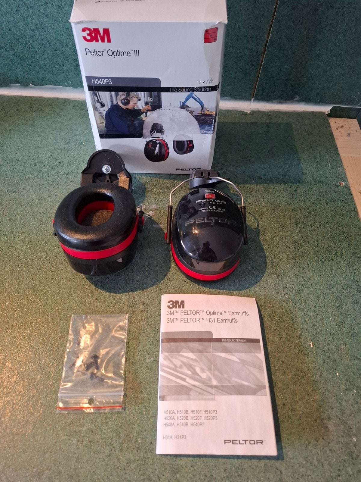 2 sets nieuwe Peltor Optime III oorkappen voor op de helm, Ophalen of Verzenden, Nieuw