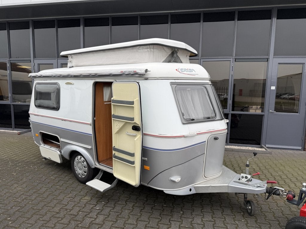Eriba Touring Triton 418 GT Bed + XXL Zit 4 Pers. 730KG leeg, Bedrijf, Treinzit, 4 tot 5 meter, 500 - 750 kg
