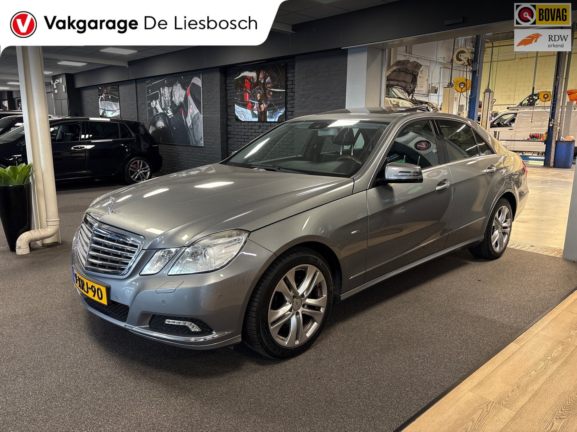 Mercedes-Benz E-klasse 350 CGI Avantgarde,navi,leer,dak,afn, Auto's, Mercedes-Benz, Automaat, Euro 5, Achterwielaandrijving, Gebruikt