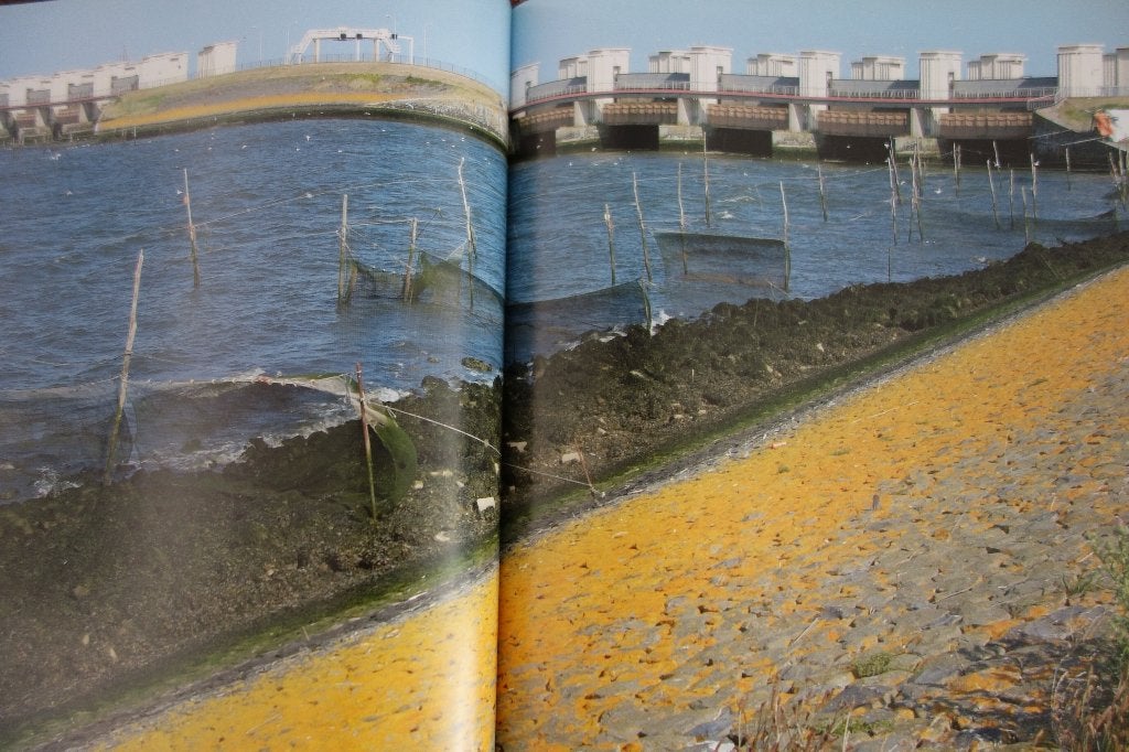 Boek De Afsluitdijk, Brug en Waterscheiding, Ophalen of Verzenden, Zo goed als nieuw