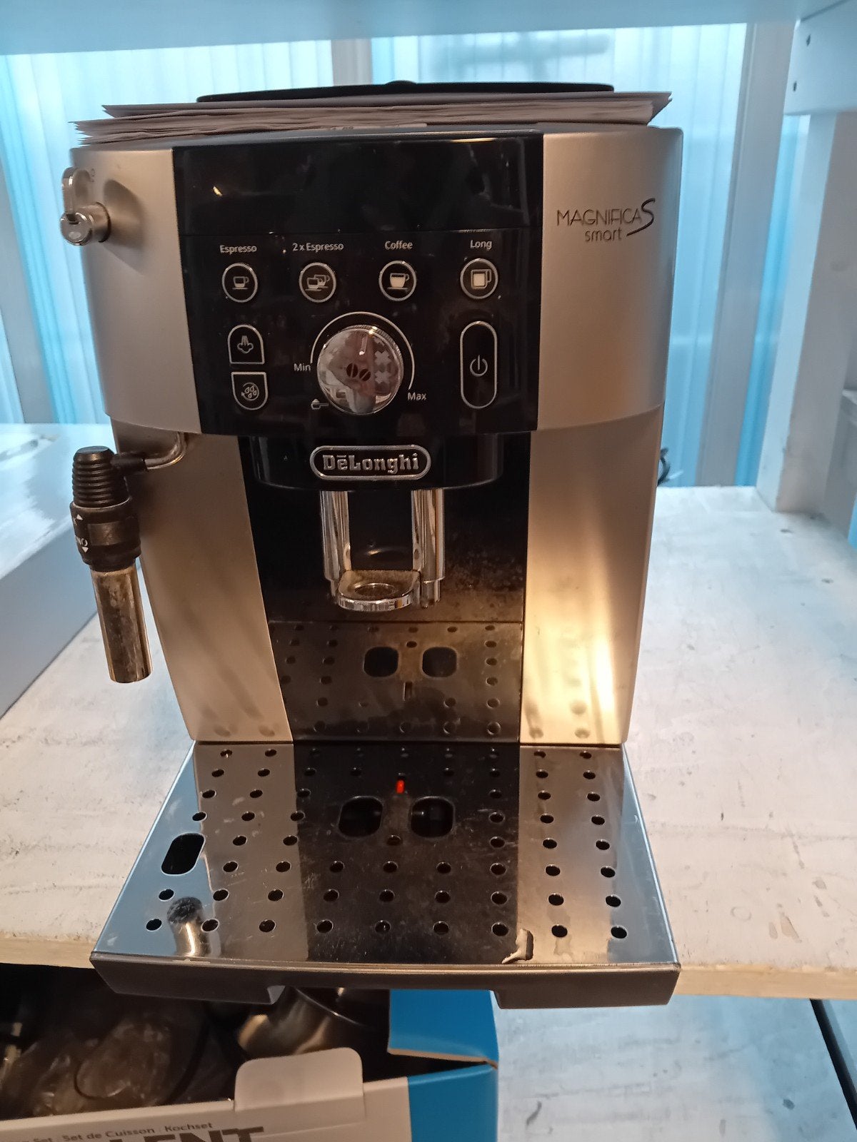 DeLonghi Magnifica S Smart volautomatische espressomachine, Gebruikt, Espresso apparaat, 2 tot 4 kopjes, Afneembaar waterreservoir