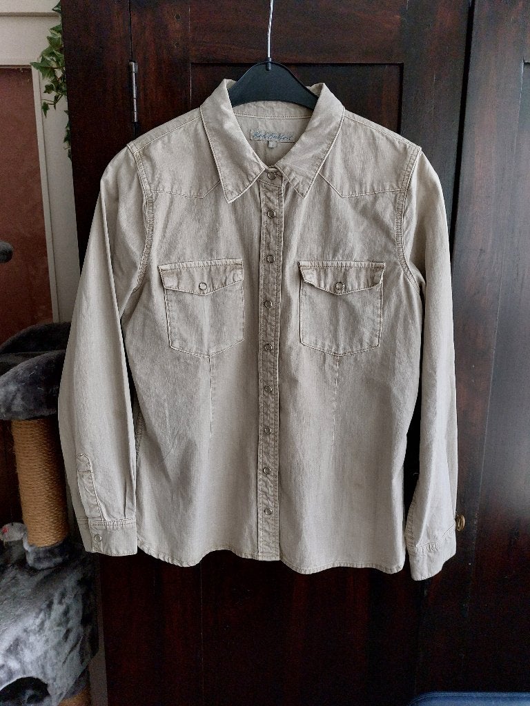 Red button blouse z.g.a.n., Maat 38/40 (M), Beige, Ophalen of Verzenden, Zo goed als nieuw