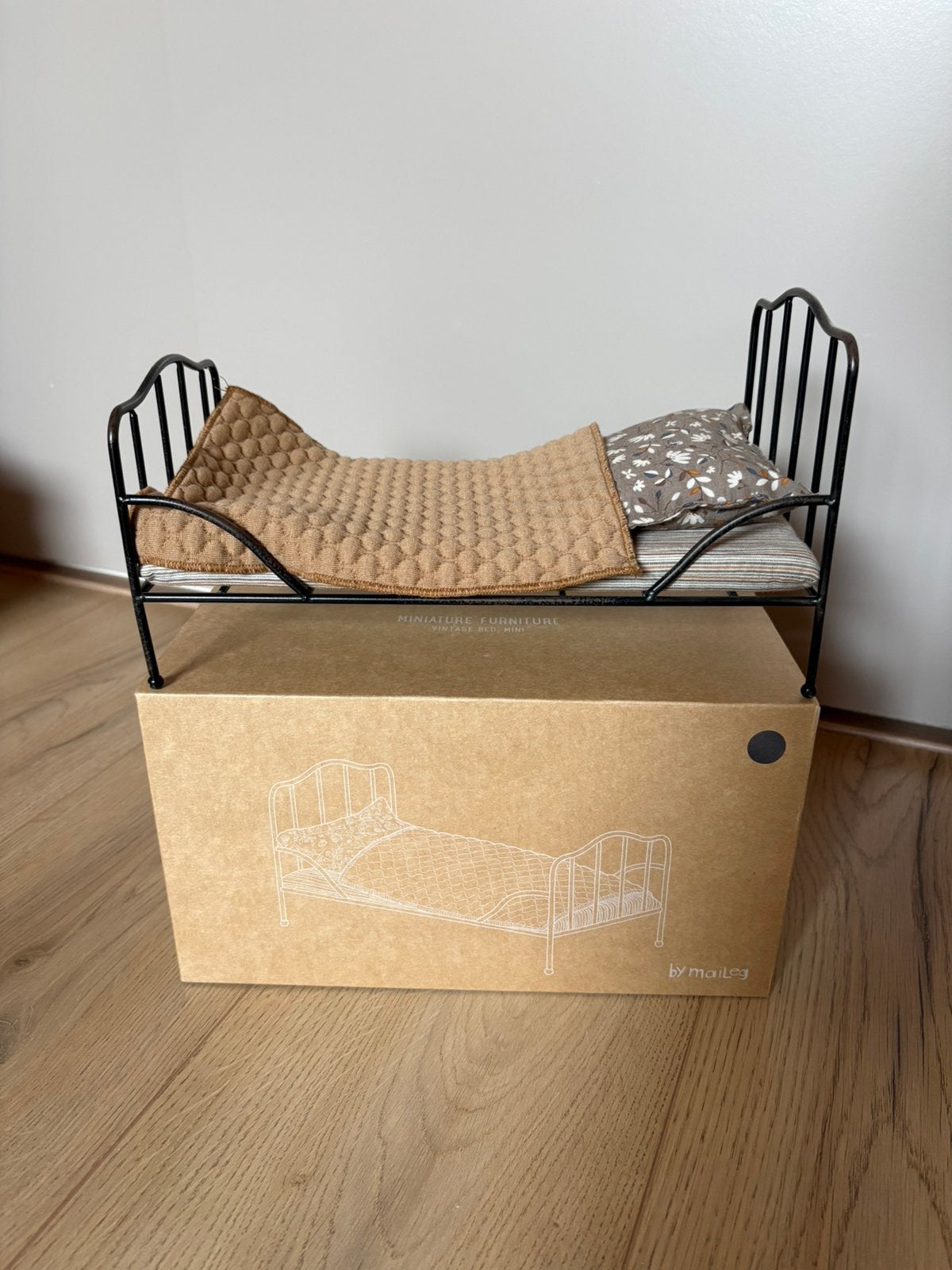 Maileg vintage bed groot, Verzamelen, Poppenhuizen en Toebehoren, Ophalen of Verzenden, Zo goed als nieuw, Poppenhuis