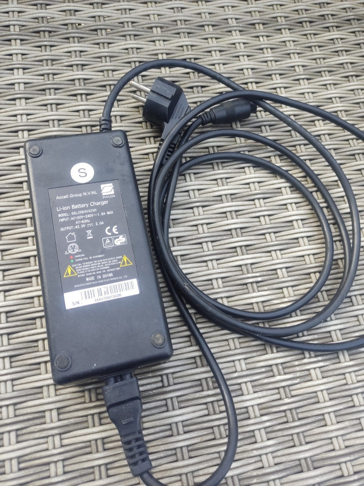 Accell Group Li-ion Batterijlader 42V 2.0A, Ophalen of Verzenden, Gebruikt