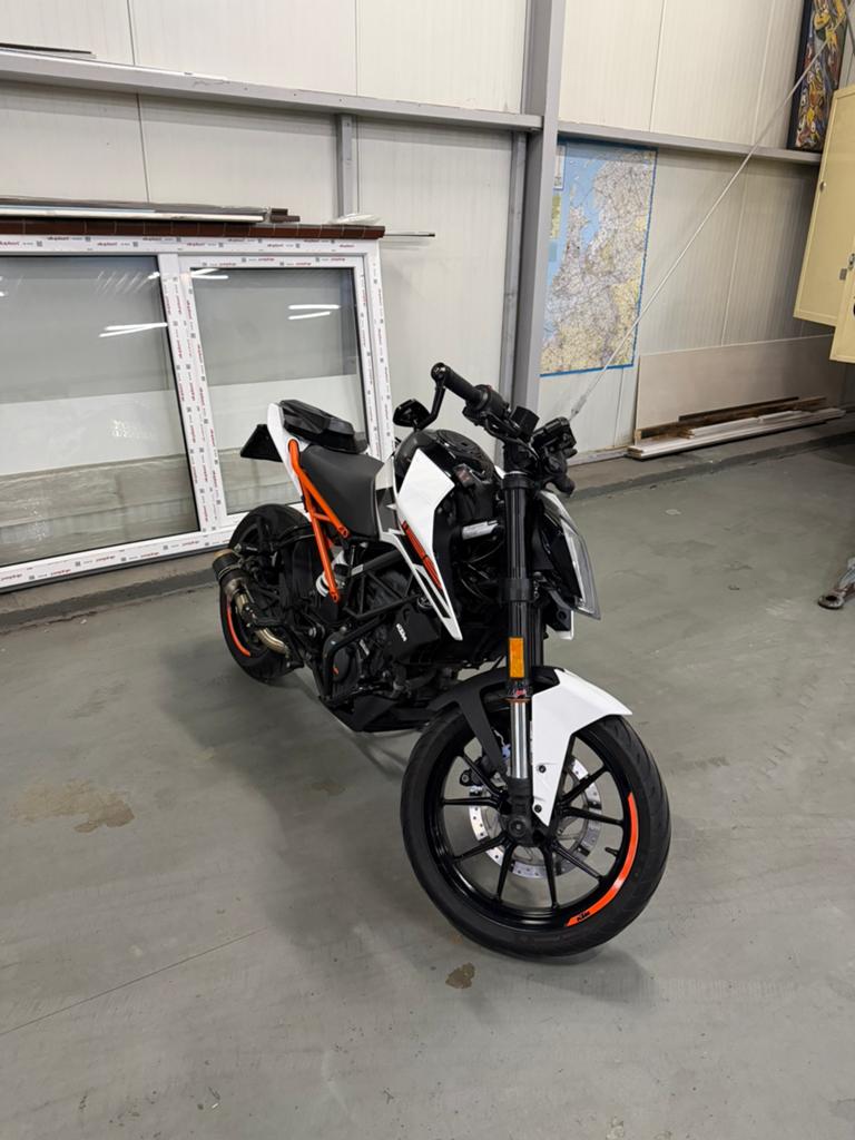 KTM Duke 125 - 2018 Model - Zeer Goed Onderhouden, Ophalen