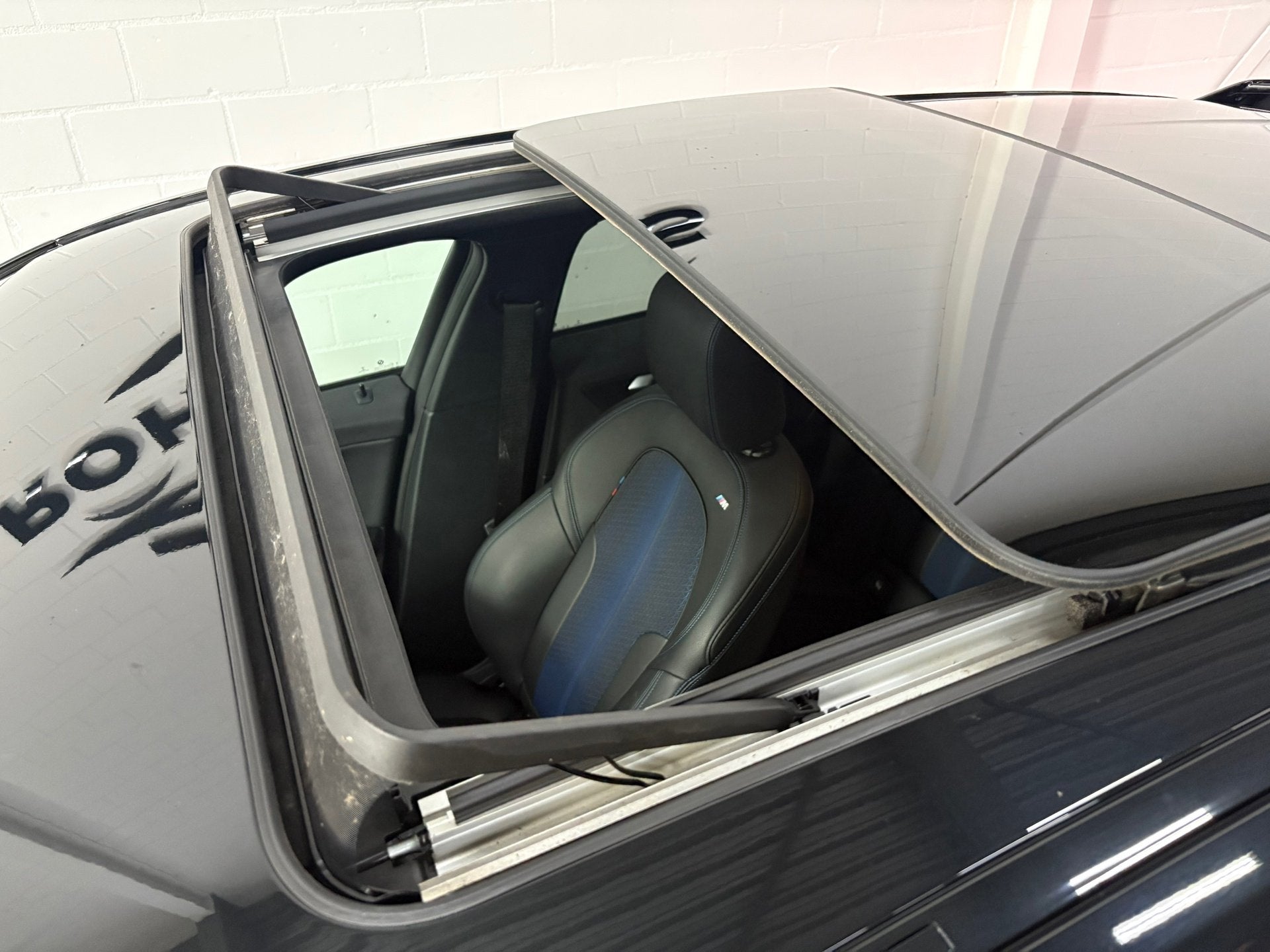 BMW 1-serie 118i High Executive, Pano, Sfeerverlichting, App, 136 pk, Gebruikt, Zwart, Leder